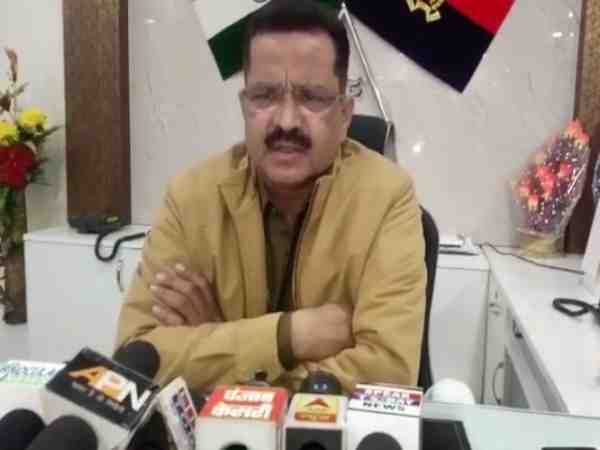 मुकदमा वापस लेने के कहते दिखे थानेदार