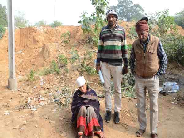 घने कोहरे के कारण डिवाइडर से जा टकराई एंबुलेंस, मरीज की मौत 3 घायल घने कोहरे के कारण डिवाइडर से जा टकराई एंबुलेंस, मरीज की मौत 3 घायल