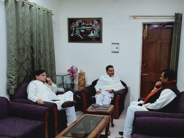  यह मुलाकात दोनों की शिष्टाचार मुलाकात मानी जा रही है