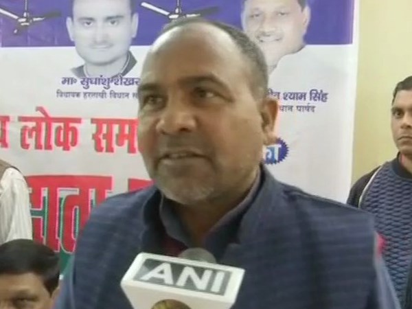 रालोसपा शनिवार को दो टुकड़ों में बंट गई