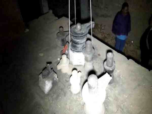 break statue of shivalinga in varansi are not of kashi vihwanath temple