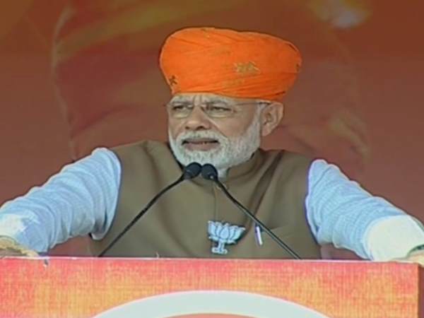 सीकर में राहुल पर निशाना