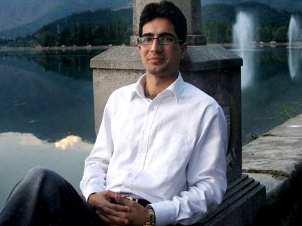 J&K: IAS शाह फैजल ने दिया इस्तीफा, लड़ सकते हैं चुनाव J&K: IAS शाह फैजल ने दिया इस्तीफा, लड़ सकते हैं चुनाव