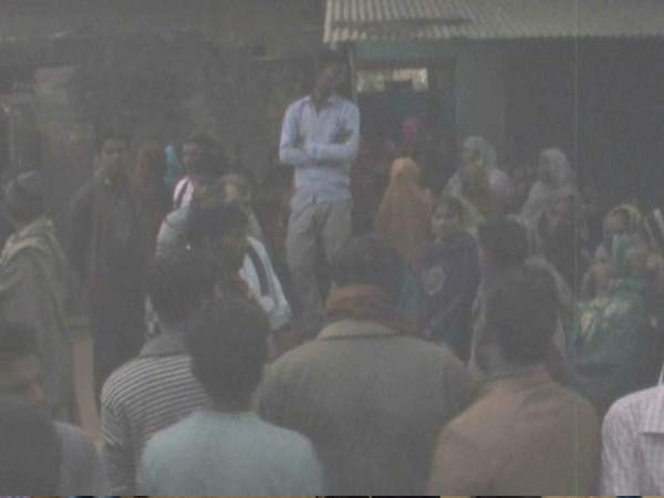 husband killed his wife in front of his children in kanpur