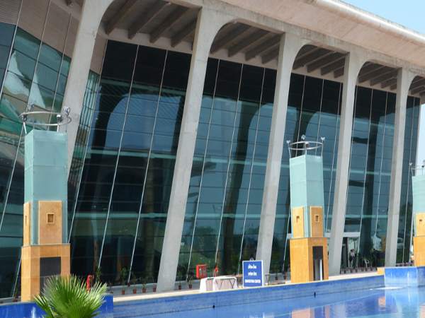 समिट के महेमान कौन कौन होंगे...