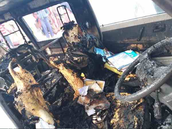 घरेलू गैस सिलेंडर से चल रही थी गाड़ी