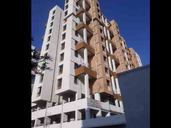 टेरिस से गिरा ओम