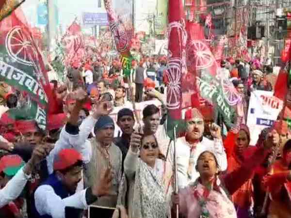 rjd and sp leaders protested for bharat band in bihar