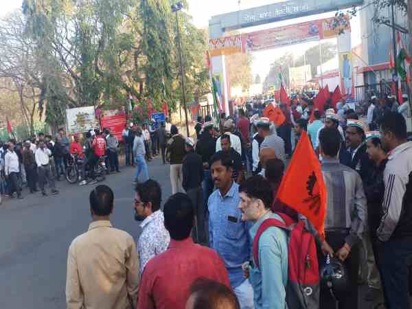 many factories closes lakhs of employees on strike in pune
