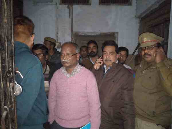 ultrasound manager locked patients in the room and ran away in bahraich