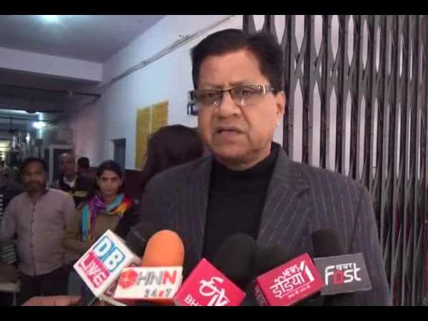 man tried to physically attack to a minor girl by offerinng her chocolate in moradabad