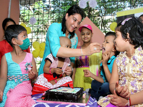 65 करोड़ की मालकिन हैं प्रिया दत्त