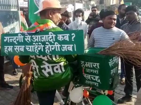 Auto driver became safai uncle in Agra