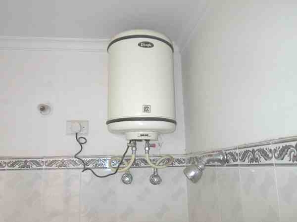 Woman dies due to current in fridge in agra