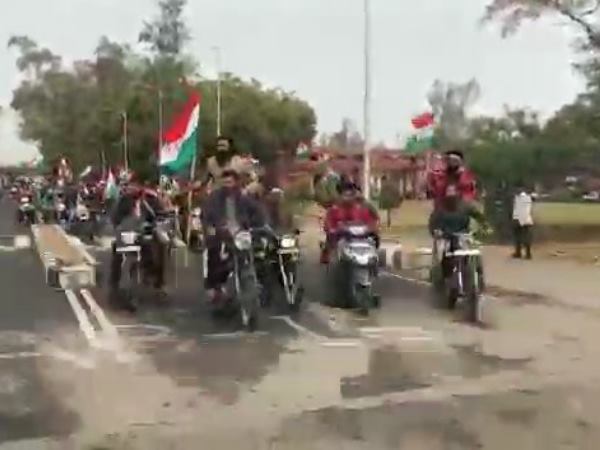 छात्रों ने कहा- भारत में नहीं तो क्या पाकिस्तान में निकालेंगे तिरंगा यात्रा