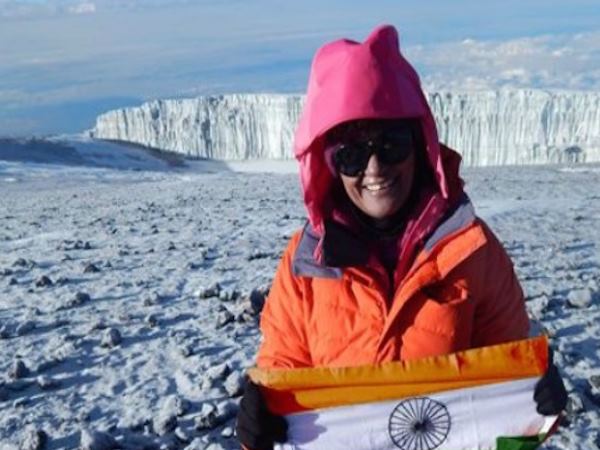 चेहरे पर पड़ते रहे बर्फीली हवा के थपेड़े