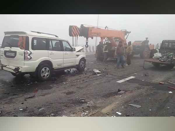 Due to fog in Baghpat, several vehicles clashed with the Eastern Peripheral Expressway
