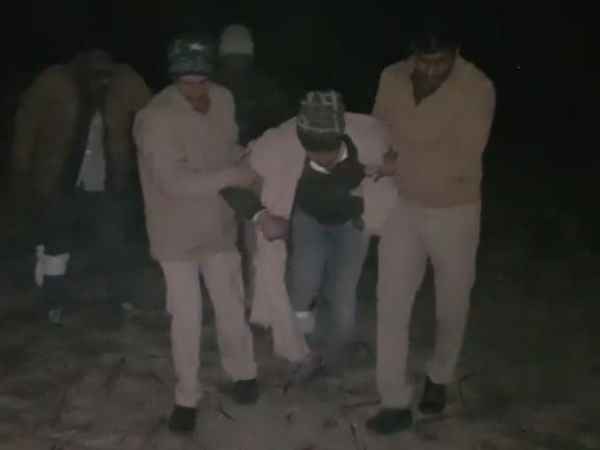Two cops injured in police encounter in Baghpat 
