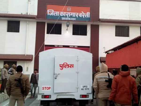 जेल में पुलिस ने की चेकिंग