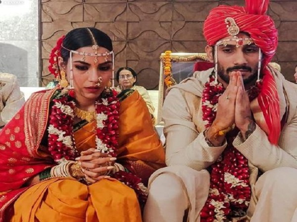 सान्या के पिता बहुजन समाज पार्टी के लीडर हैं