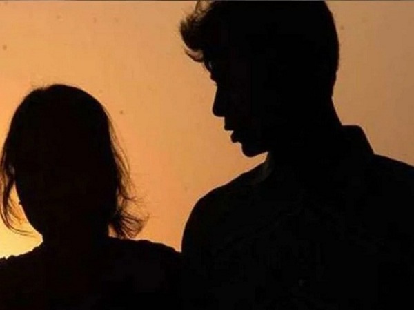 College Girl Boy caught from Hotel Room in udaipurwati police raid College Girl Boy caught from Hotel Room in udaipurwati police raid