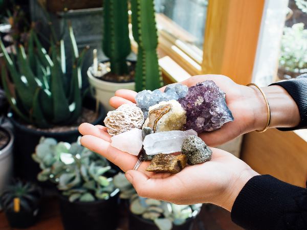 क्या है क्रिस्टल थेरेपी क्या है क्रिस्टल थेरेपी