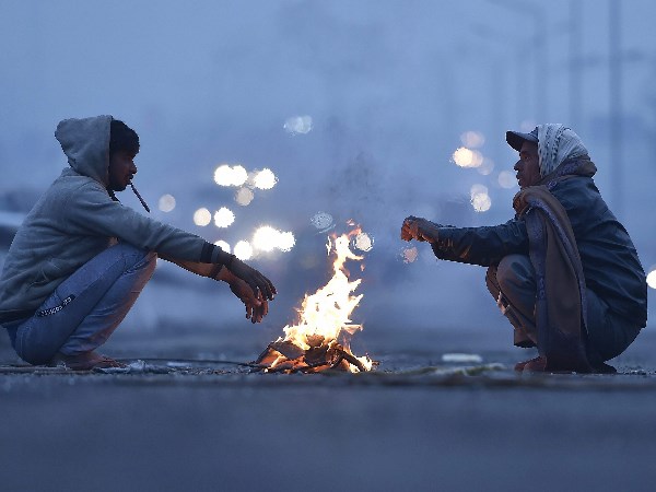 हल्की बारिश की संभावना है हल्की बारिश की संभावना है