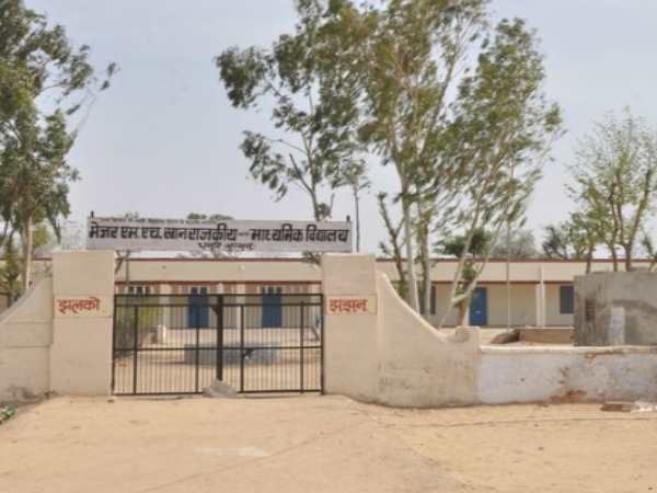 300 फौजी कर रहे देश की रक्षा