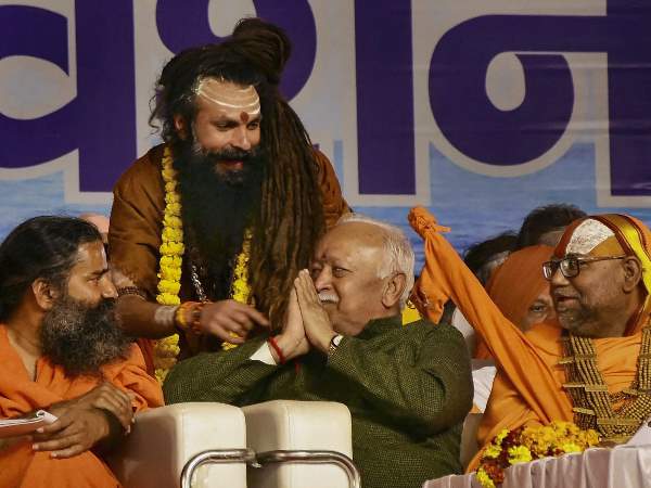 अलग रुख लेने को क्यों मजबूर हुए साधु-संत?