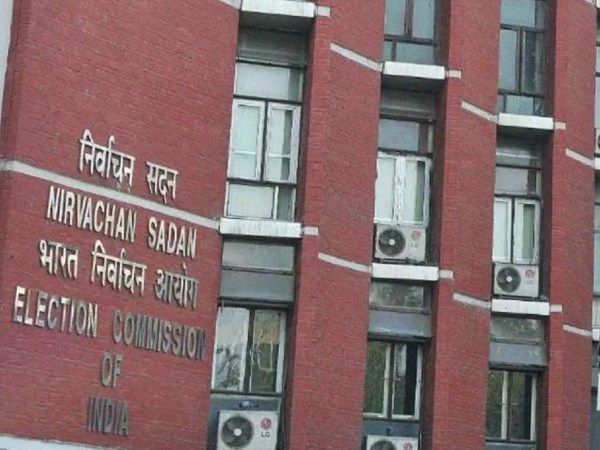 शिकायतों के बाद चुनाव आयोग की ओर से की जा रही कार्रवाई