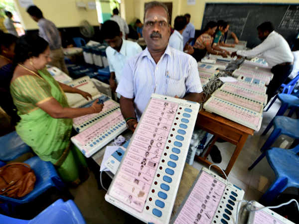 चुनाव आयोग को कार्यक्रम की कोई जानकारी नहीं