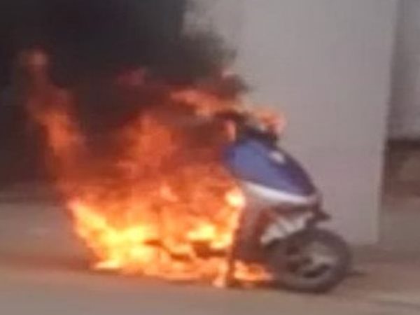 Fire in Scooty or car at Home of bank employee in hanumangarh Fire in Scooty or car at Home of bank employee in hanumangarh