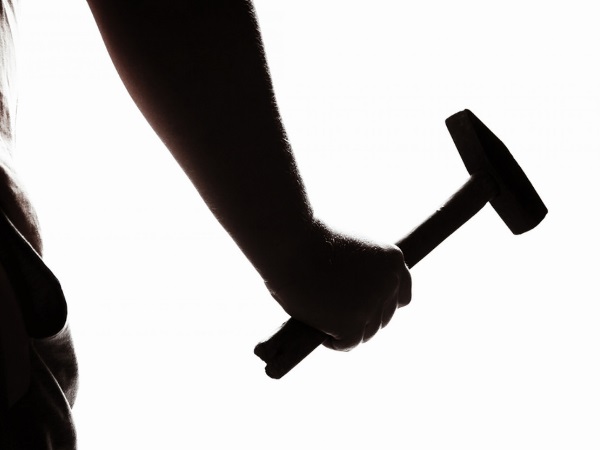 प्लान बनाकर किया लड़की पर हमला