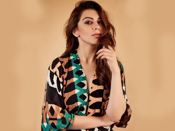 इंस्टाग्राम और ट्विटर पर अपलोड की तस्वीरें इंस्टाग्राम और ट्विटर पर अपलोड की तस्वीरें