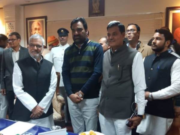 'पानी की बोतल है वो...' - Hanuman Beniwal