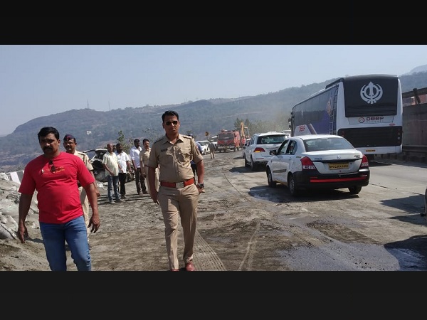 एक ही समय में तीन कार दुर्घटनाग्रस्त एक ही समय में तीन कार दुर्घटनाग्रस्त