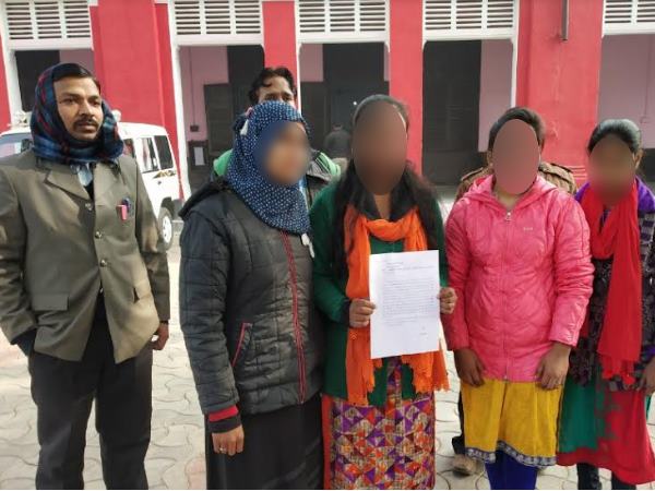 Shahjahanpur: This teacher does the molestation of girls at school