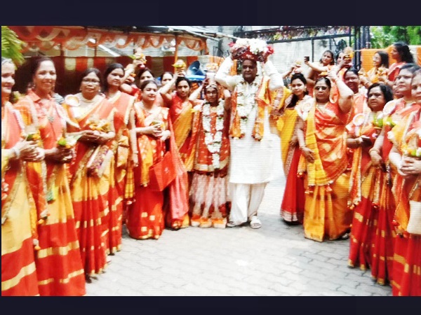 सेवा में हावड़ा वेलफेयर ट्रस्ट भी जुटा सेवा में हावड़ा वेलफेयर ट्रस्ट भी जुटा