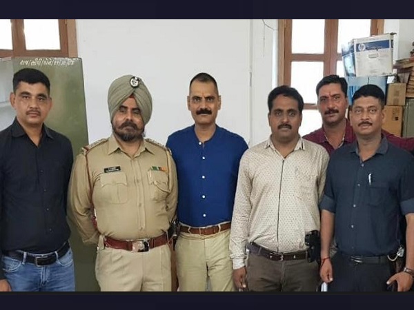 Gujarat police seized cocaine and drugs, suppliers arrested from Rajkot Gujarat police seized cocaine and drugs, suppliers arrested from Rajkot