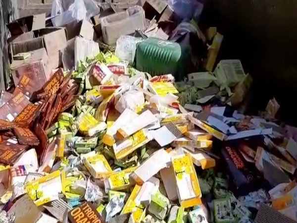 Rajkot: Health department raid on Amul Parlor, 271 Kilo Goods destroyed