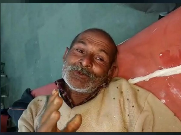 बुजुर्ग माया का सपोर्टर है