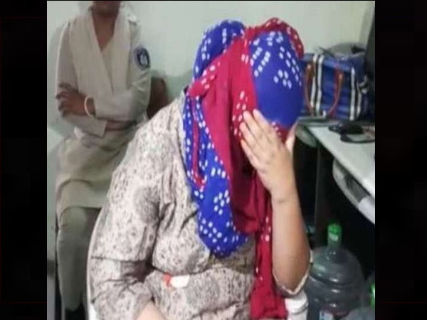 भानुशाली मनीषा को पैसे देने के लिए राजी हो गए भानुशाली मनीषा को पैसे देने के लिए राजी हो गए