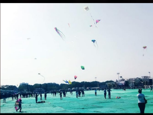 विविध कार्यक्रमों का प्रदर्शन विविध कार्यक्रमों का प्रदर्शन