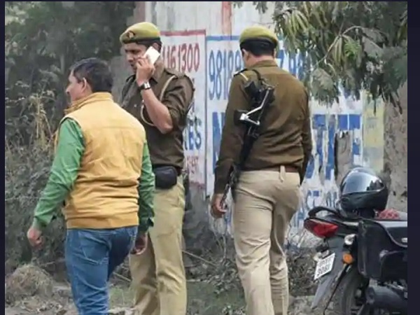  वह भागने लगी तो गला घोंटकर हत्या कर दी