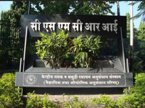 किसानों को दिया जा रहा प्रशिक्षण