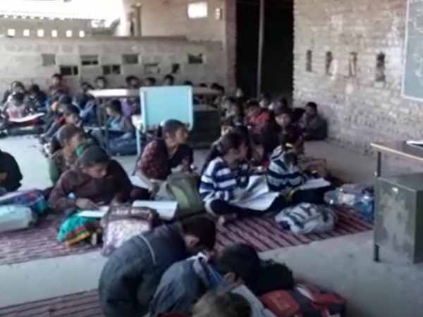 स्कूल बिल्डिंग के लिए एक ईंट भी नहीं लगी