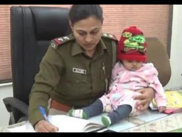 पूरे सलीके से करती हैं ड्यूटी पूरे सलीके से करती हैं ड्यूटी