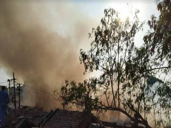 50 Hut gets burnt due to fire accident in Rajkot