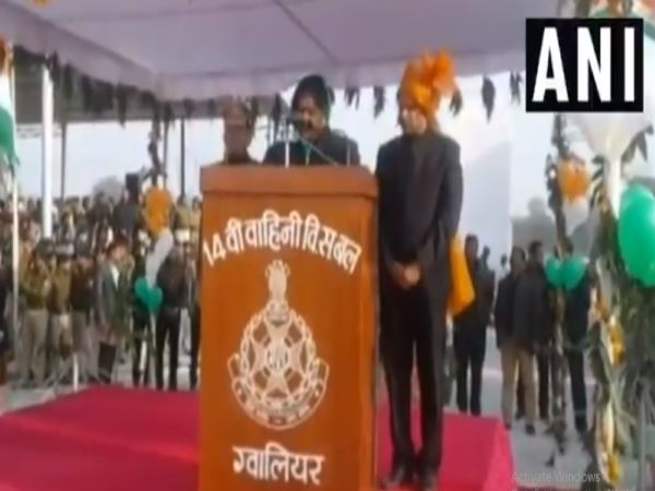 MP Cabinet Minister Imarti Devi Fails To Read 70th Republic Day Speech MP Cabinet Minister Imarti Devi Fails To Read 70th Republic Day Speech