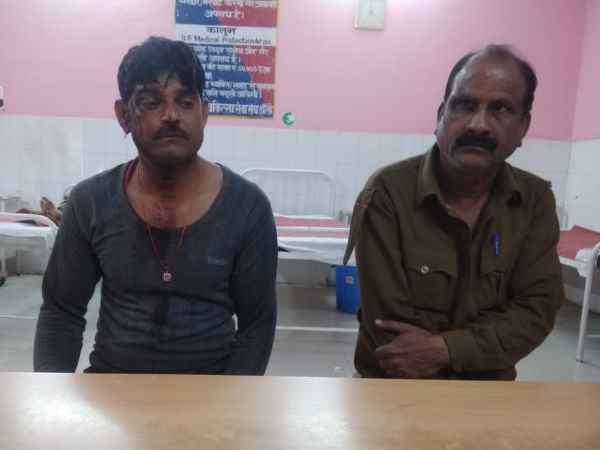 ग्रामीणों ने किया पुलिस पर पथराव